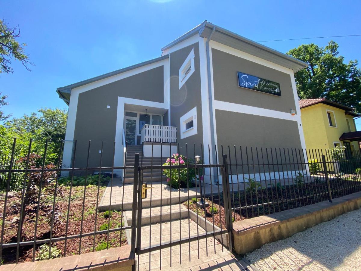 Spirit Homes Apartments オロシュハーザ エクステリア 写真