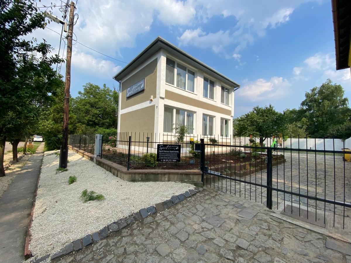 Spirit Homes Apartments オロシュハーザ エクステリア 写真