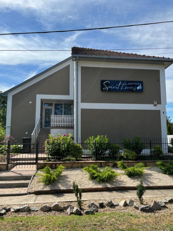 Spirit Homes Apartments オロシュハーザ エクステリア 写真